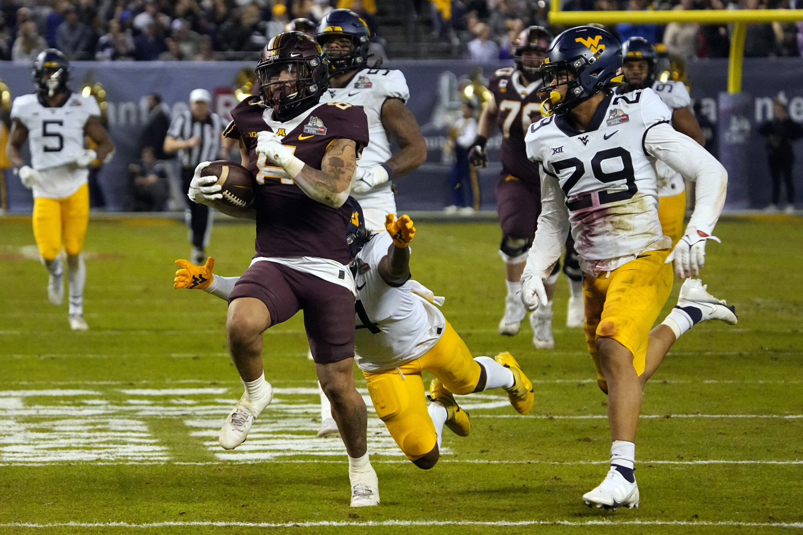 Minnesota beats West Virginia 18-6 in Guaranteed Rate Bowl